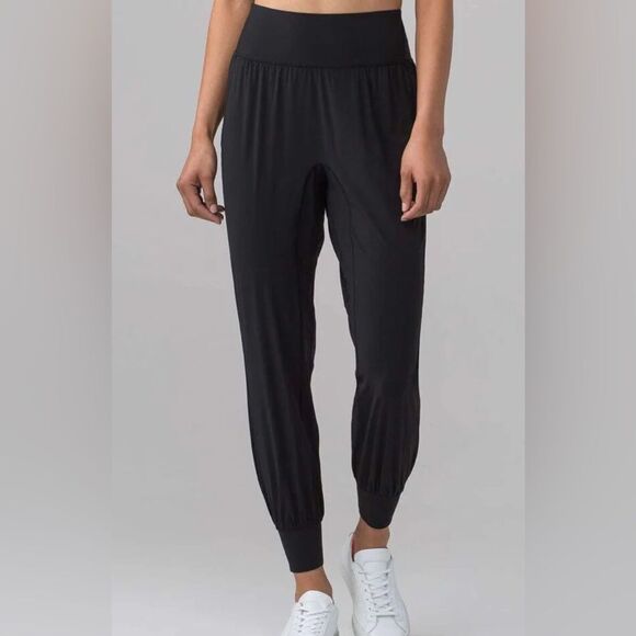 Lululemon women’s black sun setter jogger - Picture 3 of 6